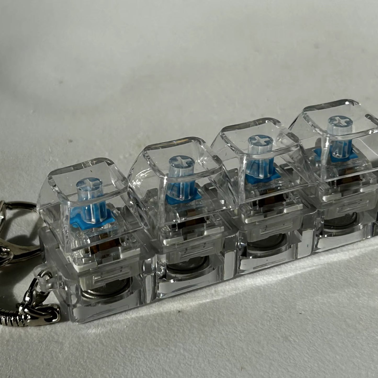 Klixy™ – Antystresowy Brelok z Klawiszy Mechanicznych | Klikaj i Odreaguj w 3 Sekundy